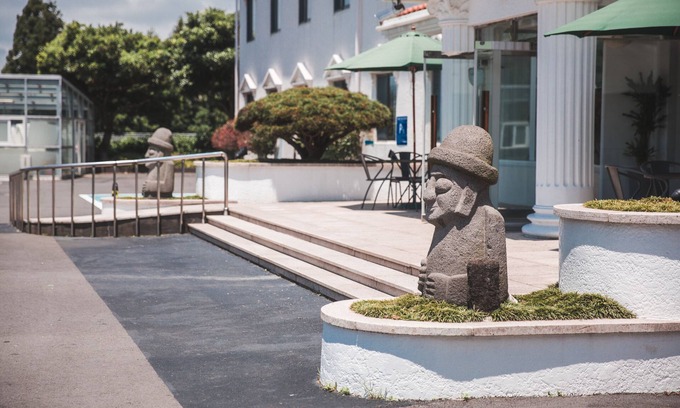 Jungmun Hotel | Modern Retreat at Jungmun Resort with Private Pool & Dining