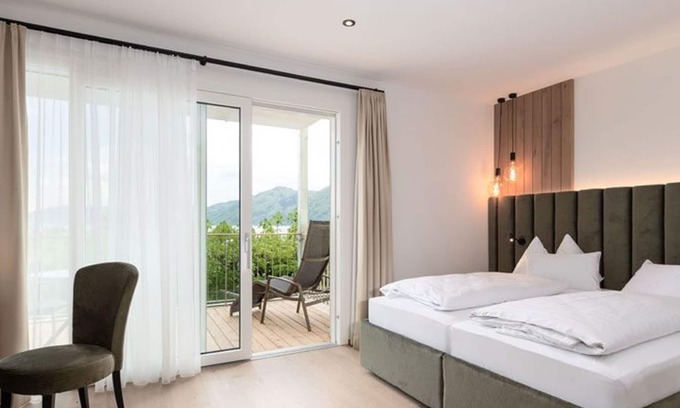 Unterach am Attersee House | Junior Suite 2022 with balcony and lake view - Attersee 7 - Hotel STADLER am Attersee, Ihr Seehotel im