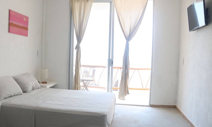 Ixtapa - Zihuatanejo Hotel | Cozy Junior Suite Apartment with Private Pool & Kitchen