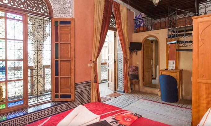 Ain Azlitan Bed & Breakfast | Experience the Junior Suite at Riad Layalina Fez with Pool