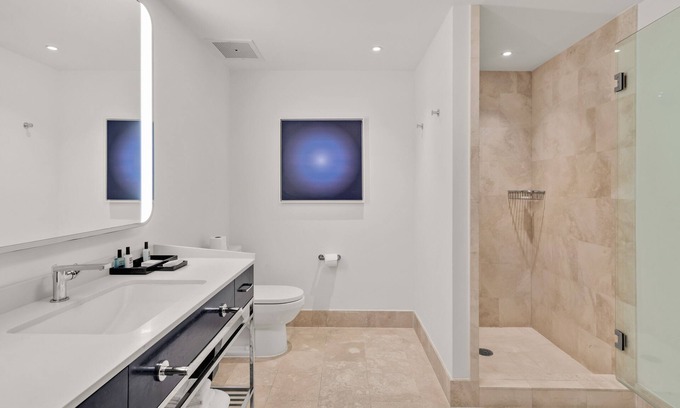 Mid Beach Hotel | Ocean View Junior Suite at Fontainebleau with Spa & Breakfast
