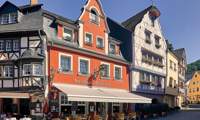 Bernkastel Bed & Breakfast | Delightful Junior Suite at Gast- und Weinhaus Burkard