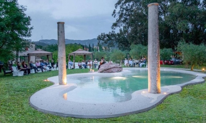 Sarzana House | Stylish Junior Suite with Pool Access and Breakfast Options