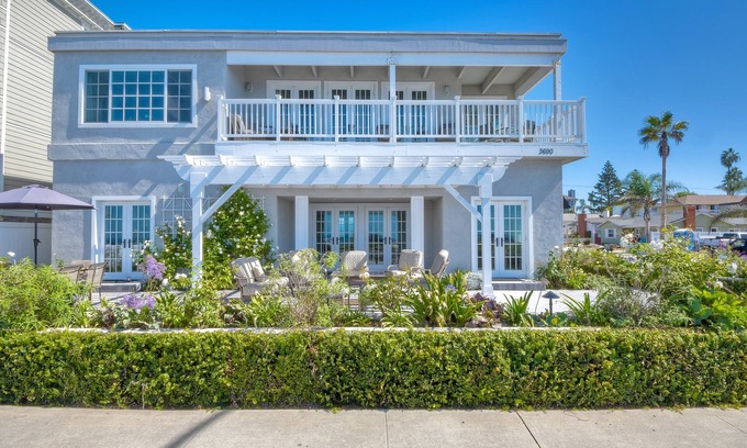 Carlsbad House | Oceanfront Juniper Beach Home for 18 - Ideal Getaway