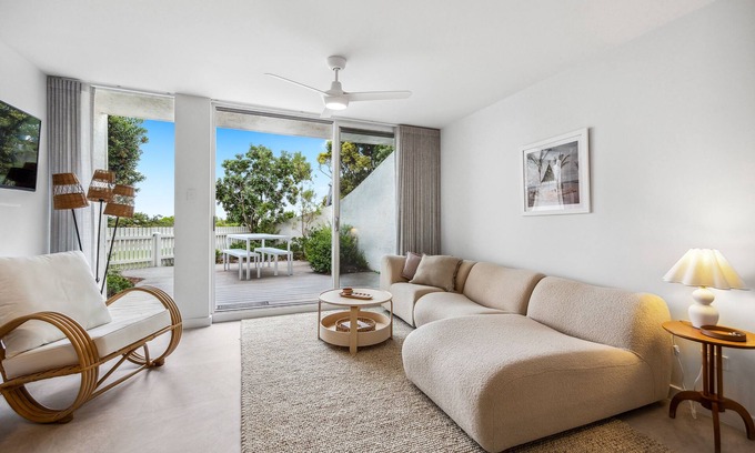 Semaphore Park House | Beautiful Juniper Beachfront Townhouse at Semaphore Park