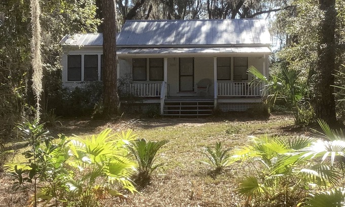 Micanopy Cottage | Explore Juniper Cottage: Your Family Retreat in Old Florida