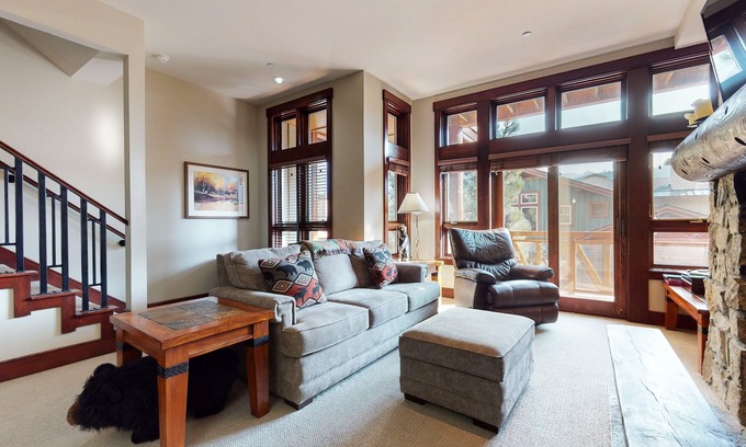 Mammoth Lakes Cabin | Escape to Juniper Crest: 3-Bedroom Townhouse Retreat