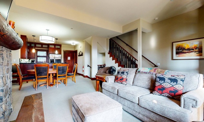 Mammoth Lakes House | Premier Juniper Crest 6 Home Near Eagle Lodge & Mountain Views