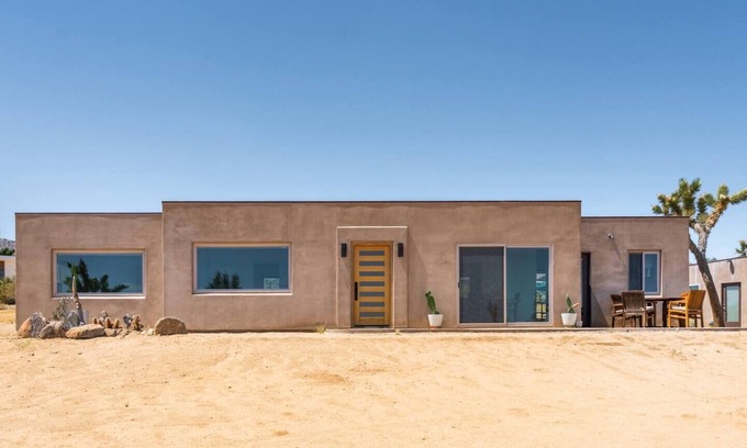 Joshua Tree House | Juniper House: Hot Tub, Scenic Views Near Joshua Tree