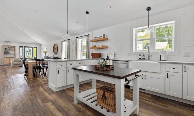 Union Pier House | Escape to Juniper: Cozy Cottage with Hot Tub & Beach Access