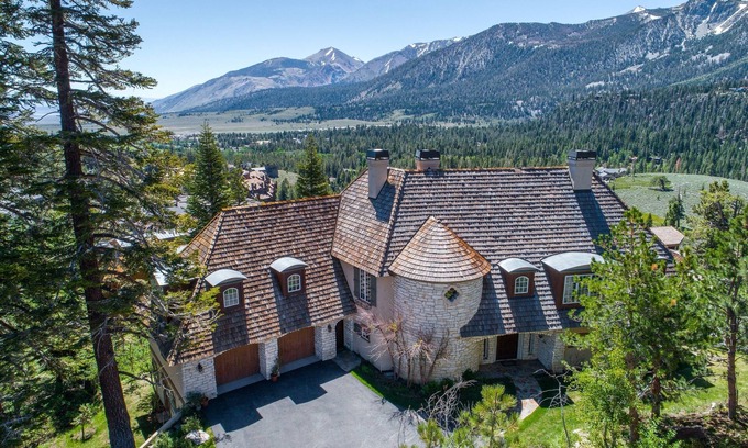 Mammoth Lakes House | Experience Juniper Ridge: Majestic Mountain Views & Amenities