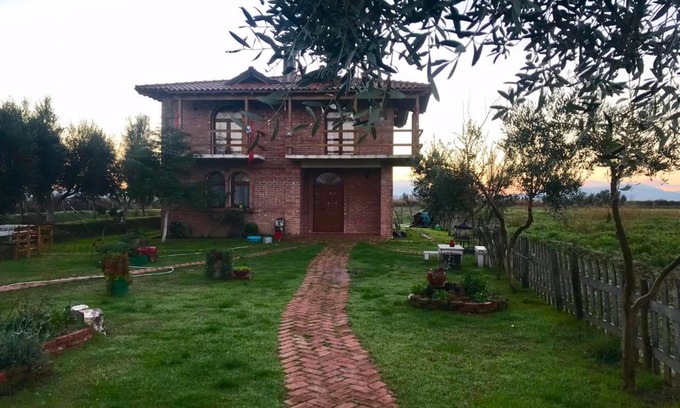 Fier House | Inviting Juniperus Village House: Pet & Child Friendly Retreat