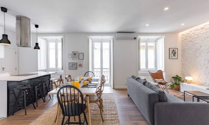 Belem Apartment | Riverfront Escape: Junqueira Trendy T.M Apartment Awaits