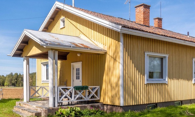 Rovaniemi House | Relaxing Getaway at Juotas Village with Spa & Lake Views