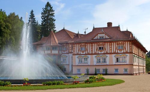 Luhacovice Hotel | Stylish Stay at Jurkovičův dům with Pool & Hot Tub
