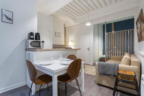 Old Lyon Apartment | Ideal Getaway for 6 in the Heart of Vieux Lyon