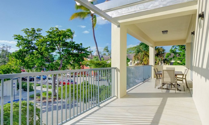 Old Naples Condo | Prime Location Just Steps from Gulf Beaches in Olde Naples