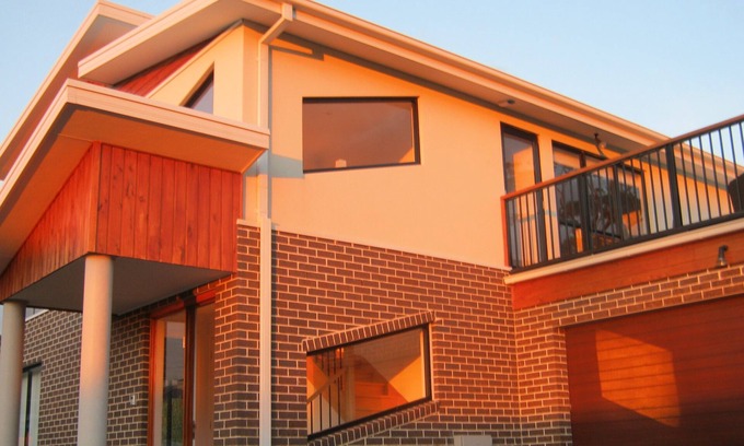 Dromana House | Cozy Retreat Steps from Dromana Beach: WiFi & Pool Access