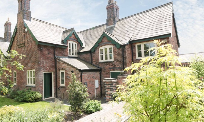 Alfreton Cottage | Pet-Friendly Cottage at Newlands Farm in Golden Valley