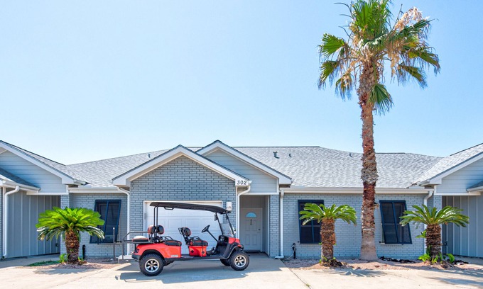 Safe Harbor Condo | Steps to the Beach with a Community Pool for 8 Guests!