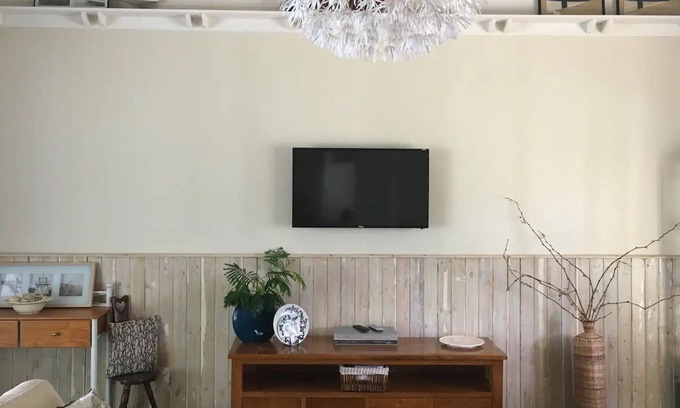 Goolwa South House | Perfectly Located Hotel Near Riverfront and Surf Beach
