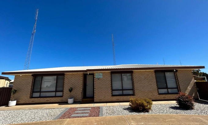 Moonta Bay Apartment | Beachfront Oasis - Renovated 3 Bedroom with Ocean Views