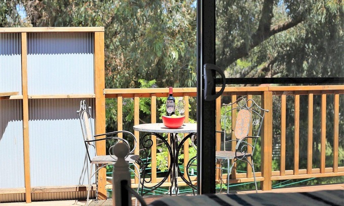 Guilderton House | Tranquil Beach Cottage with Full Kitchen and Family Fun