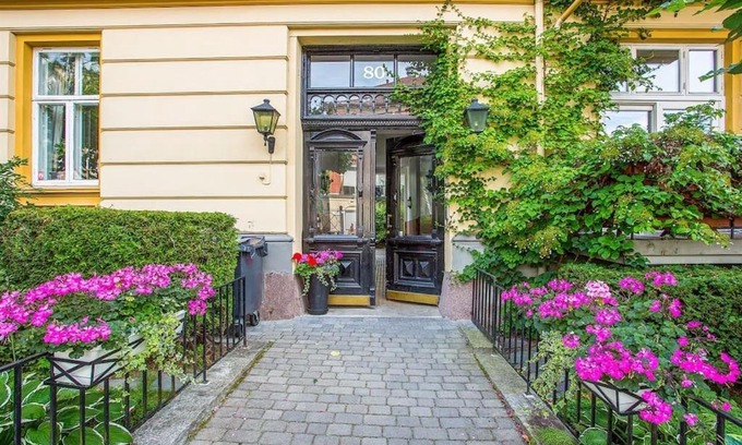Frogner Apartment | Charming Stay Steps from The Royal Palace, Rated 9.8/10