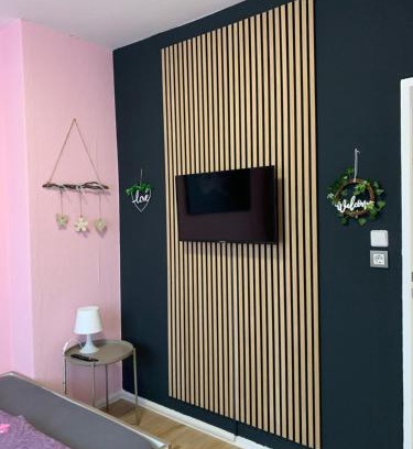 Neukoelln Apartment | Spacious Just Berlin Apartment for Up to 12 Guests