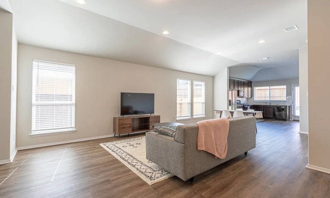 Travis County House | Newly Built Cozy 3-Bedroom Retreat in Sunny South Austin