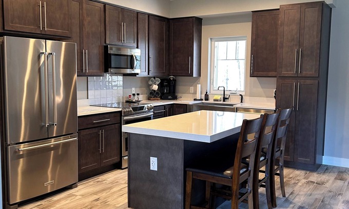 Plymouth House | New Luxury Home with Pool and Lake View - Guest Rated 10/10