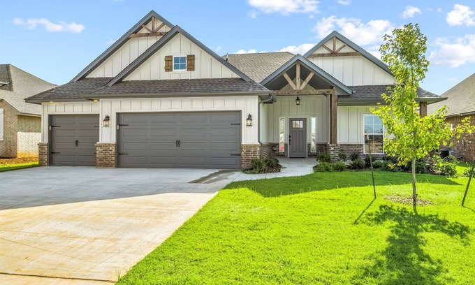 Norman House | Home-Like Comfort Minutes from Campus: Norman Awaits