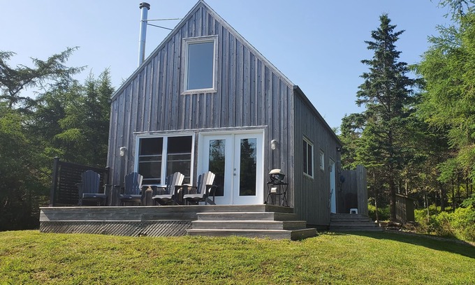 Kingsburg House | Cozy Ocean View Guest House Near Kingsburg Beach