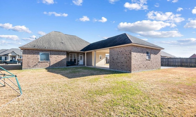Sunshine House | Conveniently Located Near LSU, SU & Downtown Baton Rouge