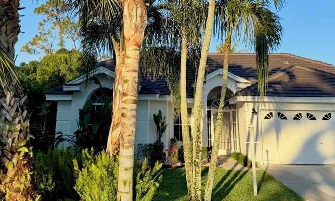 Kings Lake House | “Just One Look!” East NAPLES family home w/pool. 5 miles to Naples beaches!