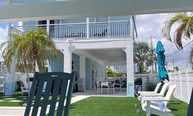 Cross Key Waterways House | Exclusive Waterfront Retreat with Spa and Hot Tub