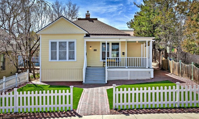 Nob Hill House | Prime Location: 2 Blocks to Courthouse Square with Ocean Views