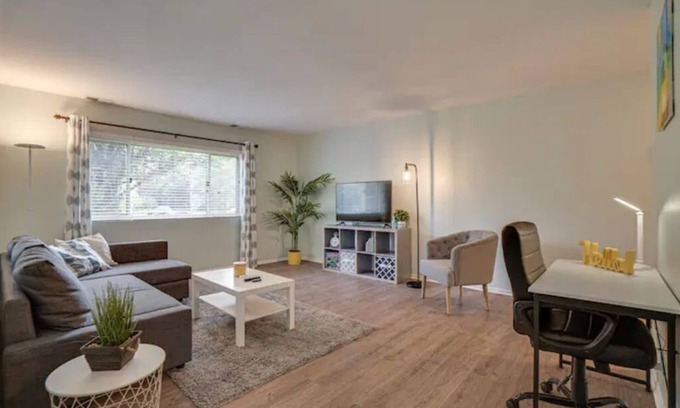 Elk Grove Village Condo | Newly Remodeled Apartment Near Airport & Mall