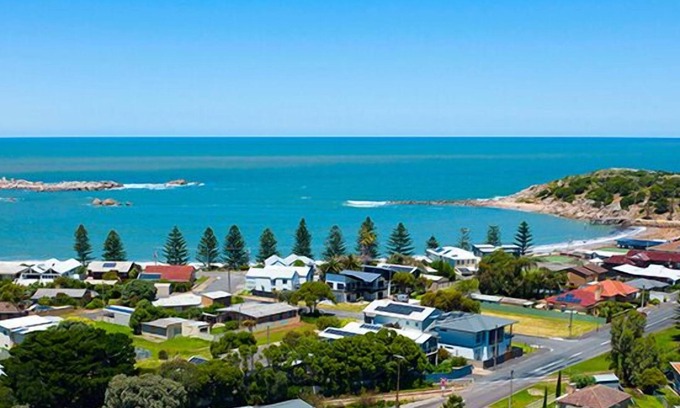 Port Elliot House | Recently Renovated Retreat in the Heart of Pt Elliot