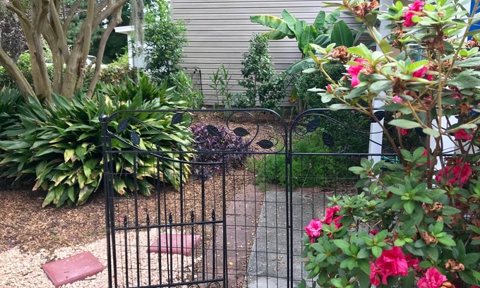 Garden City Cottage | Renovated Cottage: 2BR, Beach Access & Family-Friendly Amenities