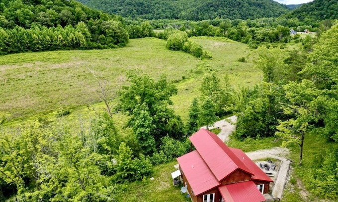 Slade Cabin | Ideal Getaway at RRG: Family-Friendly with Spa Access