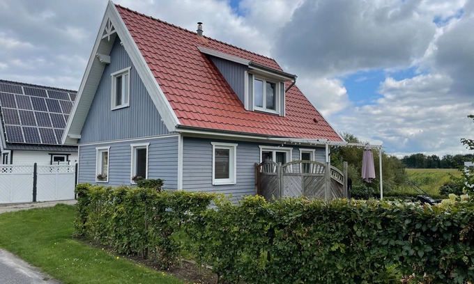 Haseluenne House | Perfect Getaway: Cozy Retreat with Family-Friendly Amenities