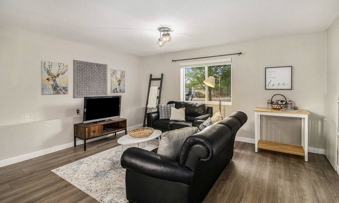 Castle Rock House | Convenient Getaway: Modern 2 Bedroom Near Rock Hike
