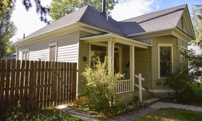 Bozeman House | Idyllic Retreat Near Downtown Bozeman - Dahlia House