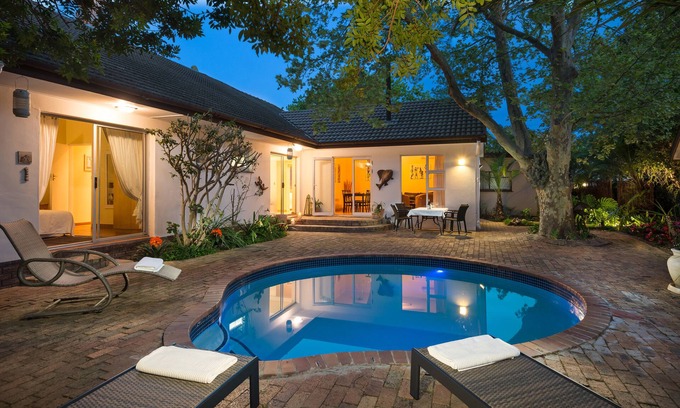 Somerset West Cottage | Relax and Enjoy Ocean Views at Just Unwind Hotel