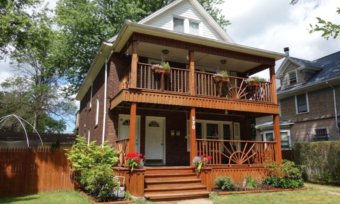 Niagara Falls Apartment | Walk to Upper Niagara River and Explore Nearby Falls