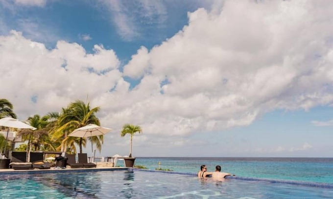 Zona Hotelera Norte House | Discover Your Perfect Escape: Beach Access & Free Parking