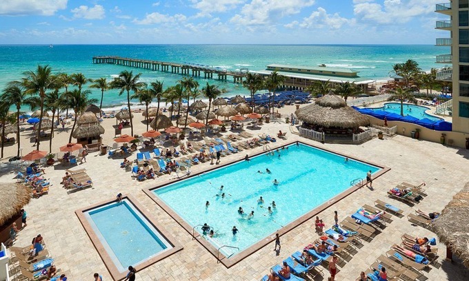 Sunny Isles Beach Resort | Discover Ideal Comfort: 3 Units with Pool & Ocean View