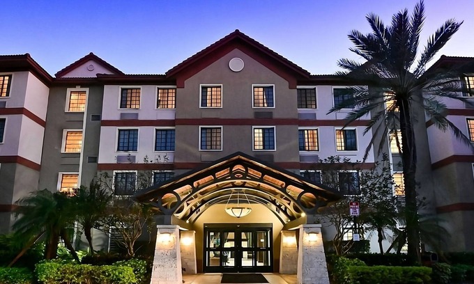 Plantation Resort | Pet-Friendly Retreat with Free Parking Near Jacaranda Golf
