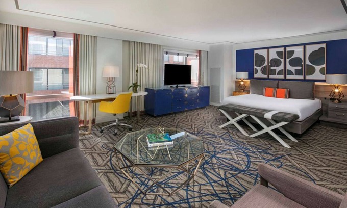 Dupont Circle Hotel | Your Ideal Retreat with Outdoor Pool and Pet-Friendly Perks!